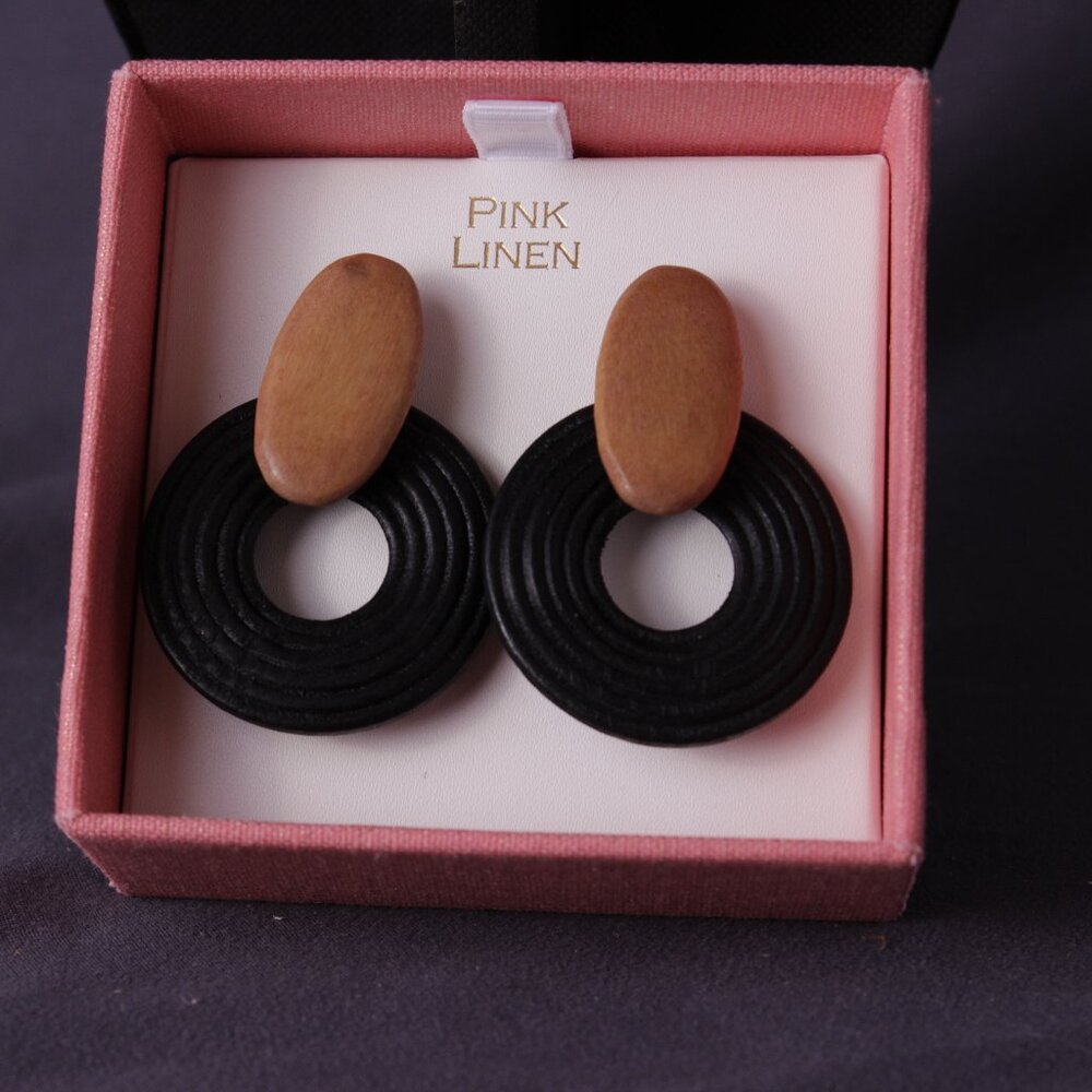 Pink Linen Large Black Oval & Light Ridged Open Circle Door Knocker Post Earring